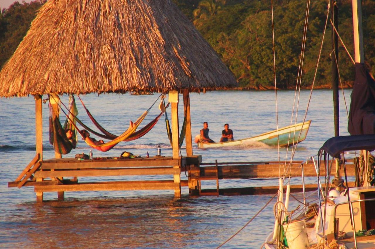 Denny'S Beach Resort Hotel Mariscos Esterno foto