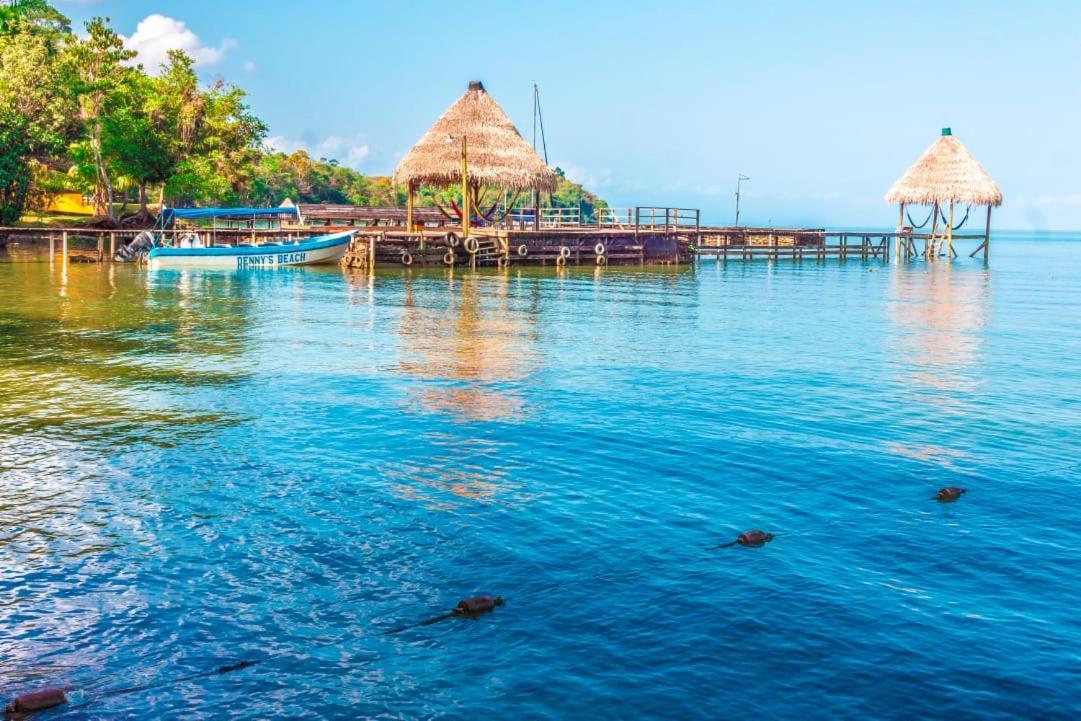 Denny'S Beach Resort Hotel Mariscos Esterno foto