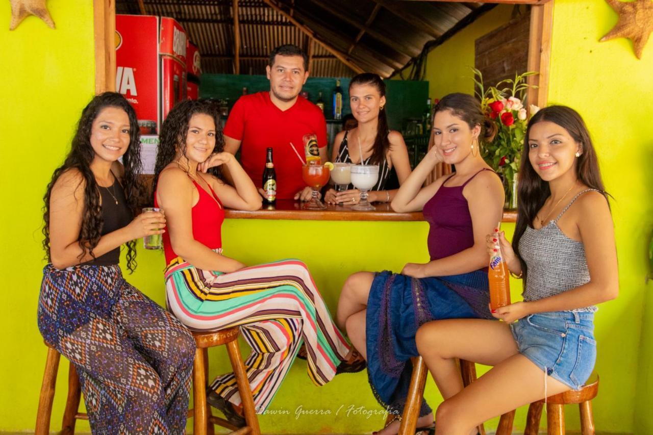Denny'S Beach Resort Hotel Mariscos Esterno foto