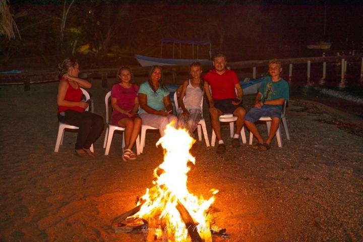 Denny'S Beach Resort Hotel Mariscos Esterno foto
