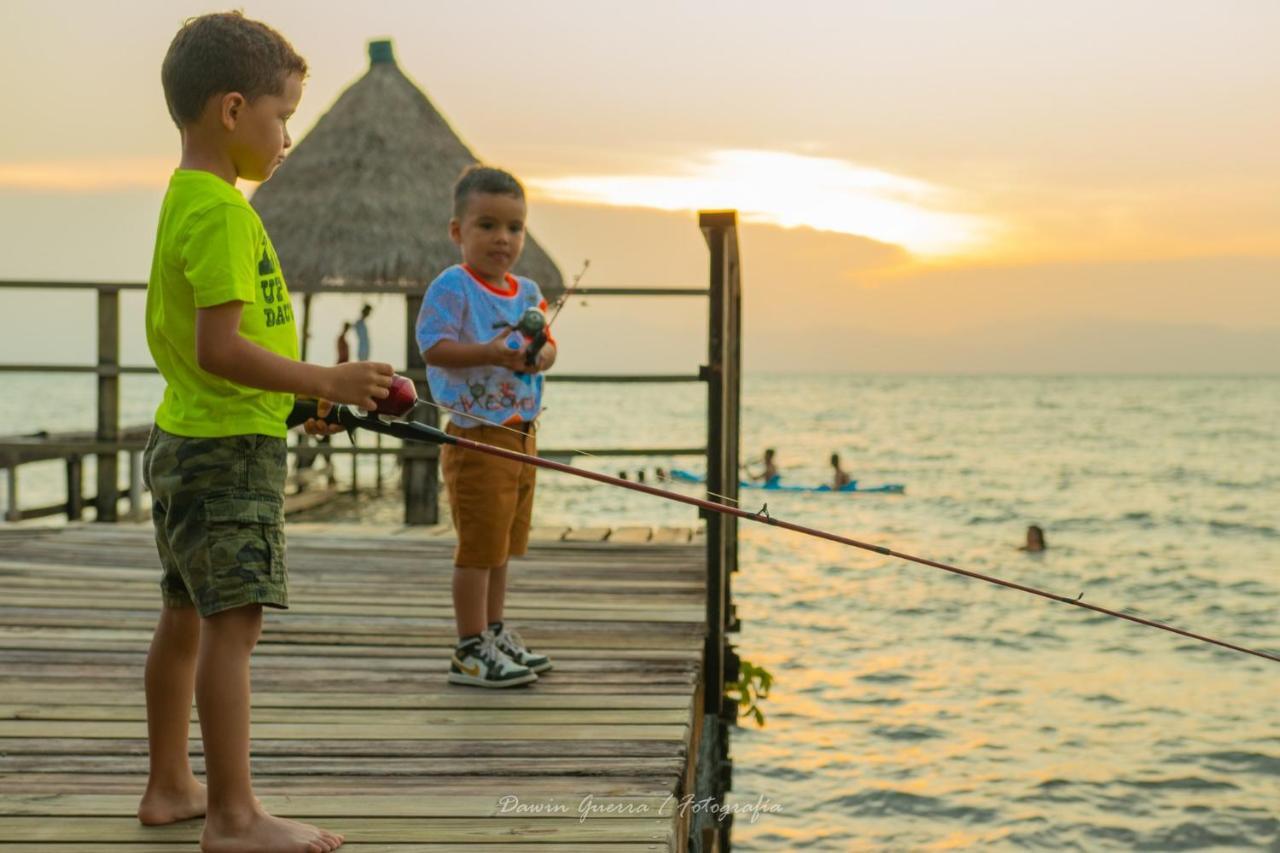 Denny'S Beach Resort Hotel Mariscos Esterno foto
